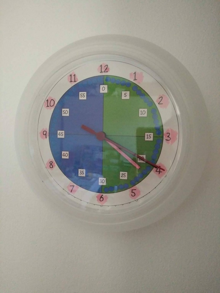 horloge pour apprendre à lire l'heure
